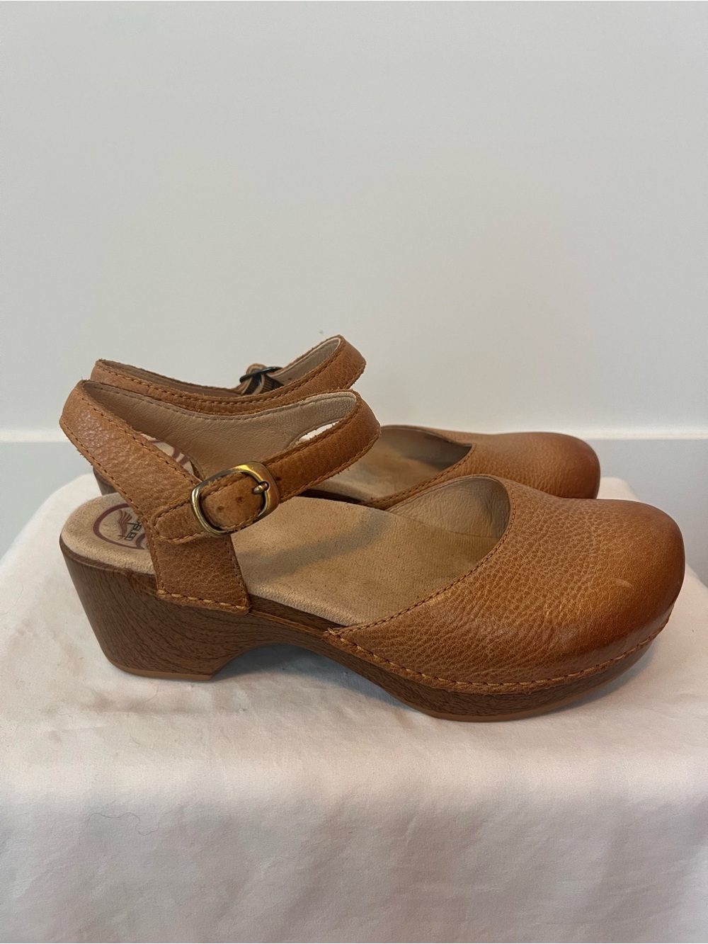 Dansko Women’s Tan Leather Closed-Toe Clog Mules with Ankle Strap - Picture 4 of 6